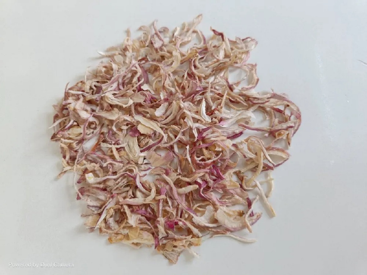 Pink Onion Flakes